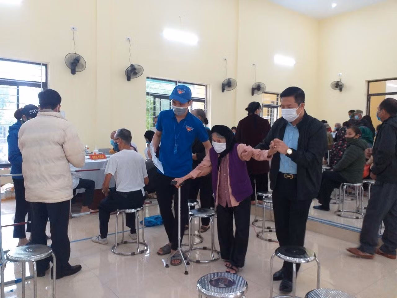 Say mê với các hoạt động tình nguyện xã hội vì cộng đồng của nam sinh viên.