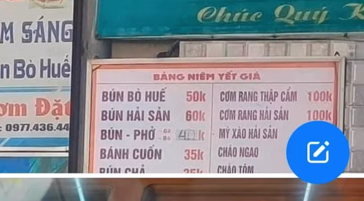 Bảng niêm yết giá của quán ăn tại Sầm Sơn. Bảng niêm yết giá của quán ăn tại Sầm Sơn.
