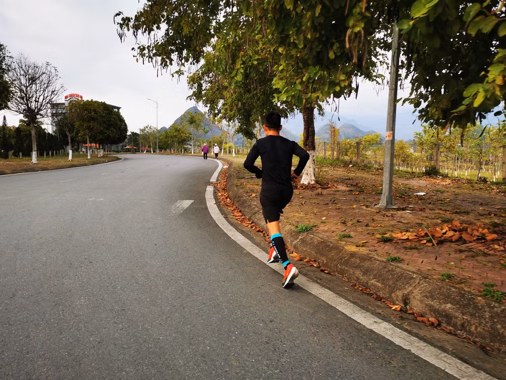 Khám phá cung đường đẹp mê hồn nhưng nhiều thách thức tại Tiền Phong Marathon 2023.