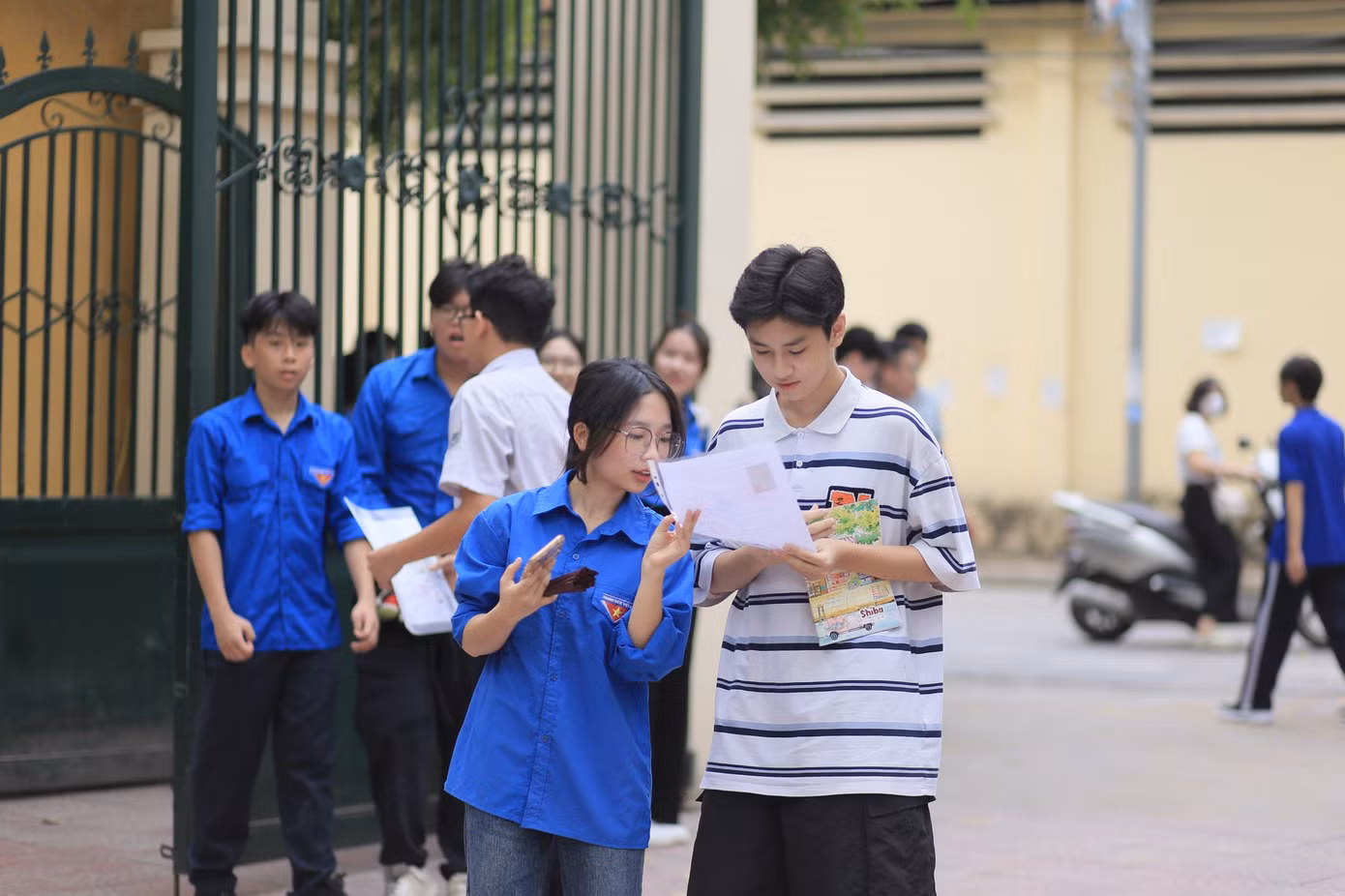 Thí sinh tại điểm thi THPT Nguyễn Thị Minh Khai. (Ảnh: Hiền Vũ)