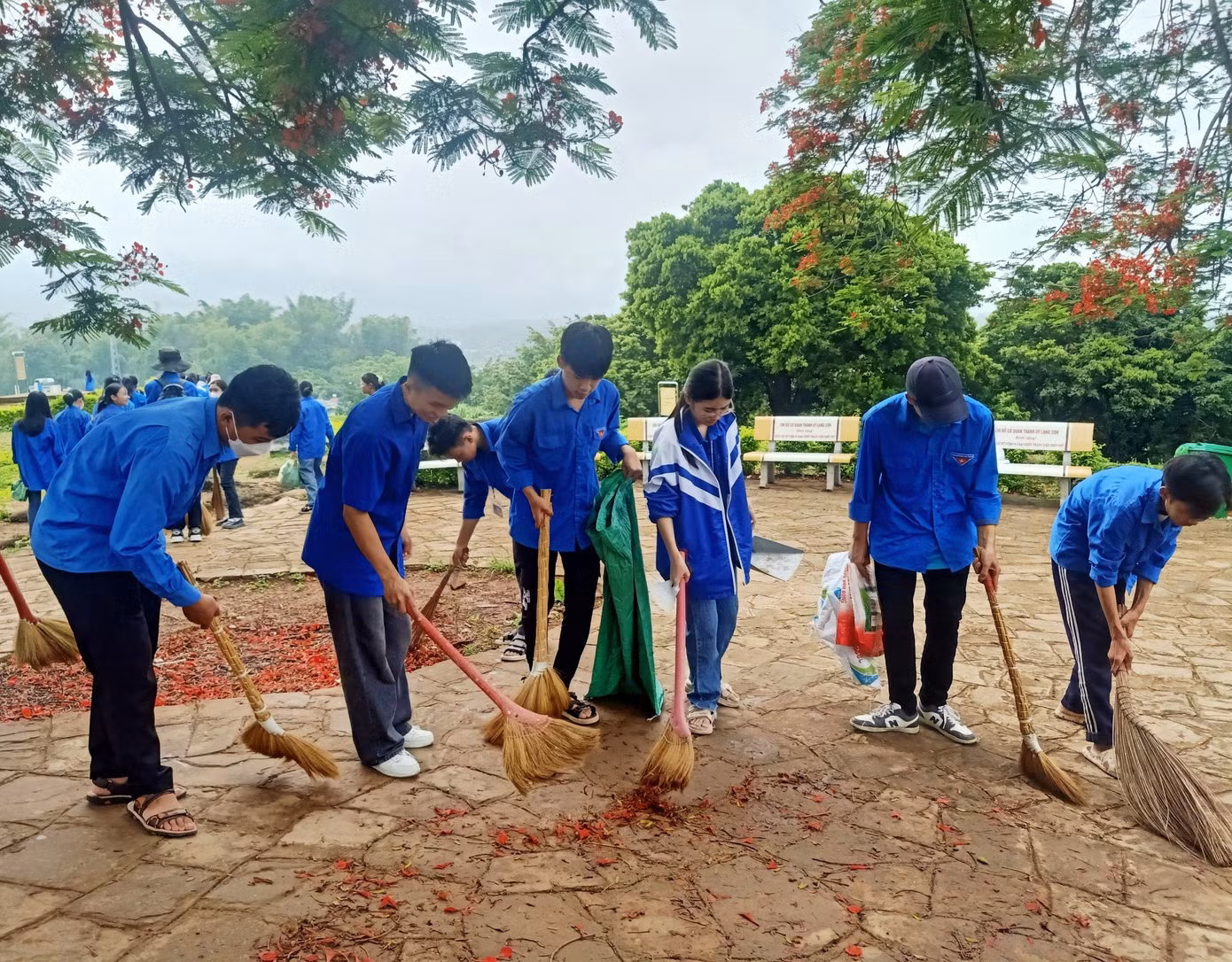 Đoàn viên thanh niên lao động sau Lễ ra quân.
