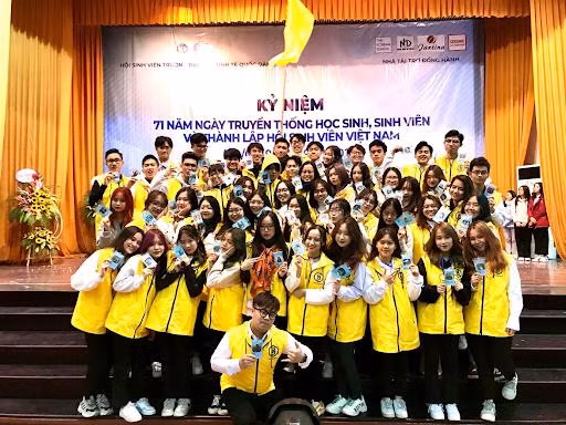 Ban Đối Ngoại - HSV - Đại học Kinh tế Quốc dân, một trong những BTC chính của chương trình.