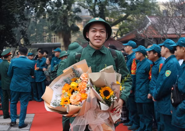 Đồng chí Phạm Trung Anh sẵn sàng lên đường thực hiện nhiệm vụ.