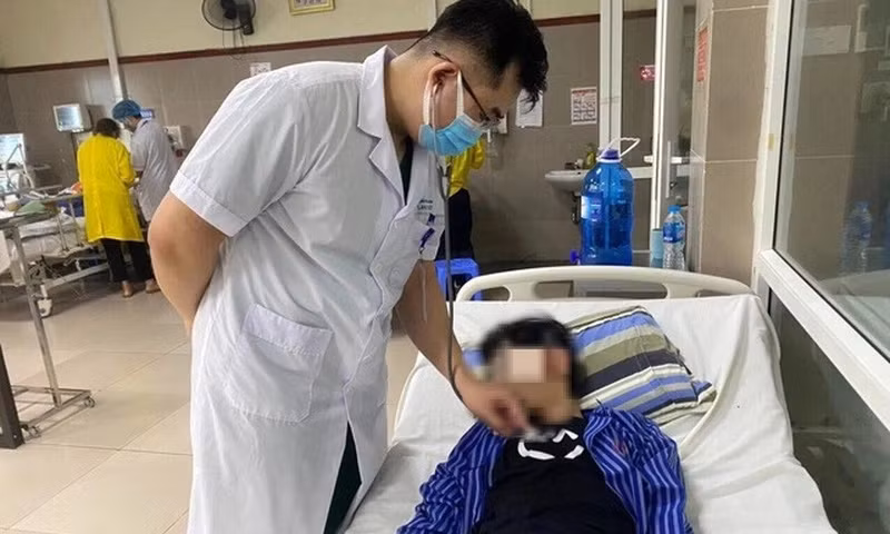 Bệnh nhân tự tử bằng thuốc diệt cỏ điều trị tại bệnh viện. (Ảnh: Bệnh viện cung cấp)