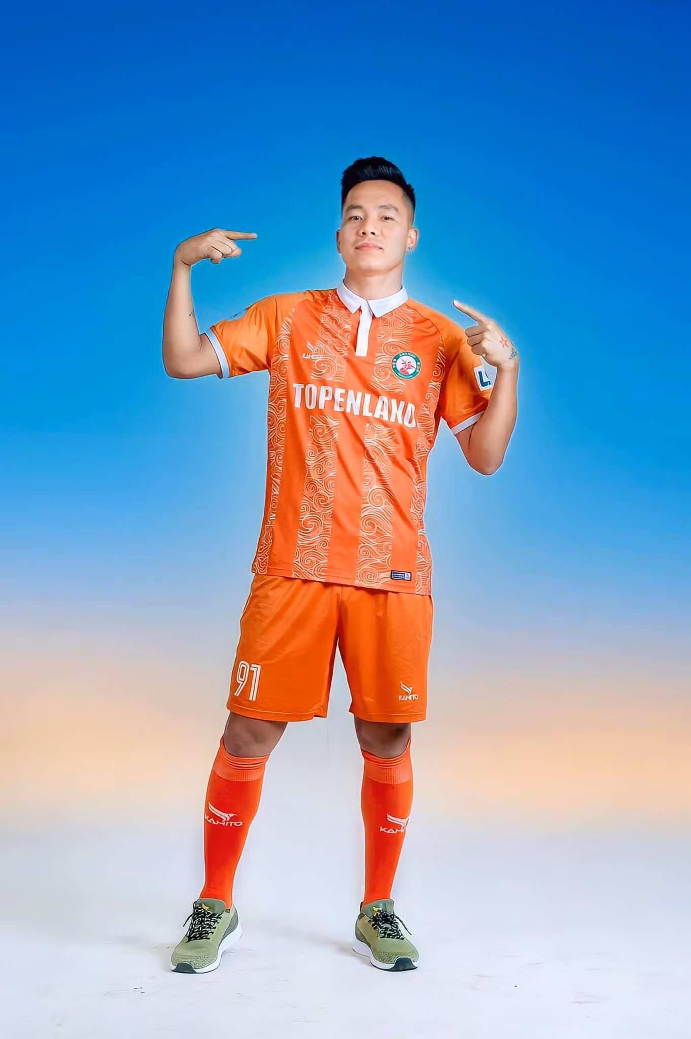 Tiền đạo Lê Thanh Bình (CLB Bình Định) bỗng dưng bị chỉ trích dù không liên quan đến trận đấu. Tiền đạo Lê Thanh Bình (CLB Bình Định) bỗng dưng bị chỉ trích dù không liên quan đến trận đấu.