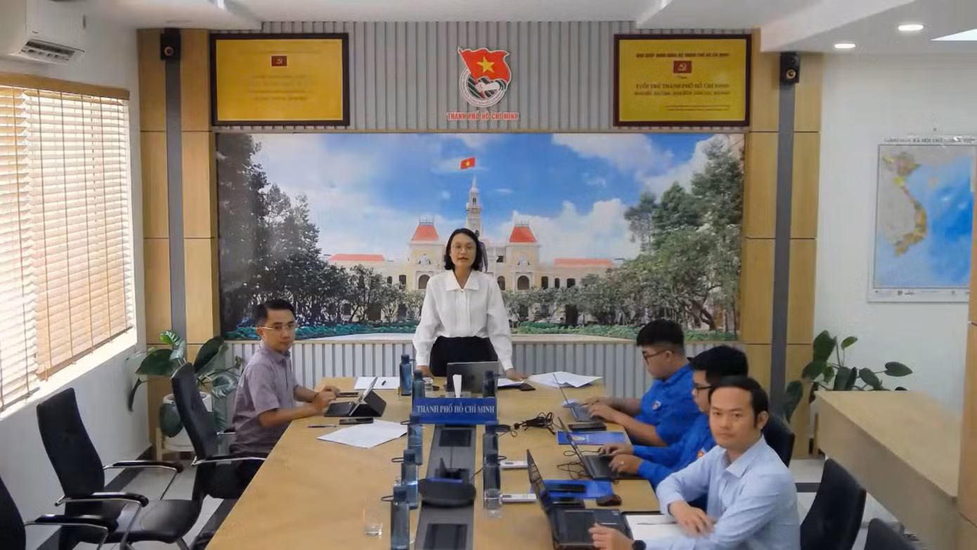 Các đại biểu phát biểu tại hội nghị. Các đại biểu phát biểu tại hội nghị.