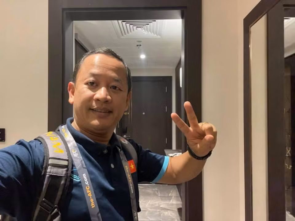 Ông Lê Huy Khoa - trợ lý ngôn ngữ của HLV Park Hang-seo.