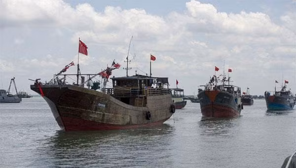 Tàu cá được Trung Quốc 'đẩy' lên chiến tuyến trong vấn đề tranh chấp lãnh hải. Tàu cá Trung Quốc