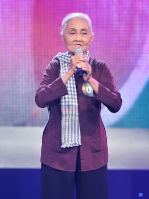 Cụ bà Lê Thị Nhung đoạt giải của báo chí và giải Thí sinh được yêu thích nhất