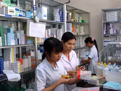 Cảnh báo thuốc giá “bèo” chất lượng thấp sẽ tràn vào BV