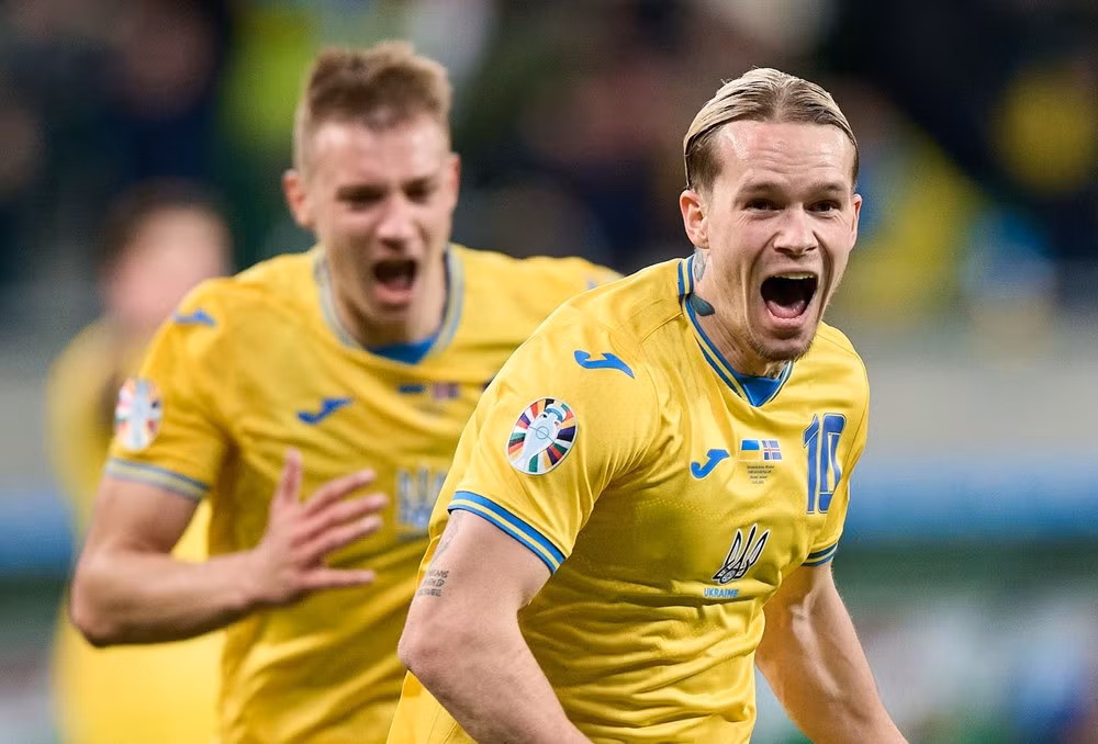 Mudryk ghi bàn quyết định giúp Ukraine đánh bại Iceland. Mudryk ghi bàn quyết định giúp Ukraine đánh bại Iceland.
