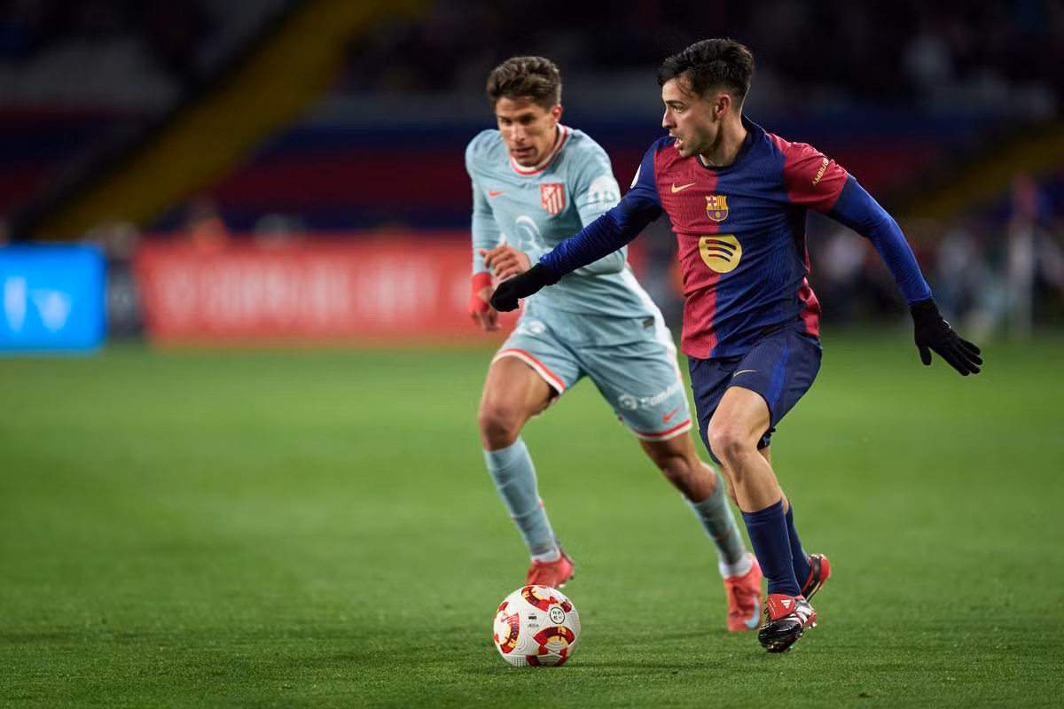 Atletico Madrid cầm hòa Barcelona trong trận đấu có 8 bàn thắng.