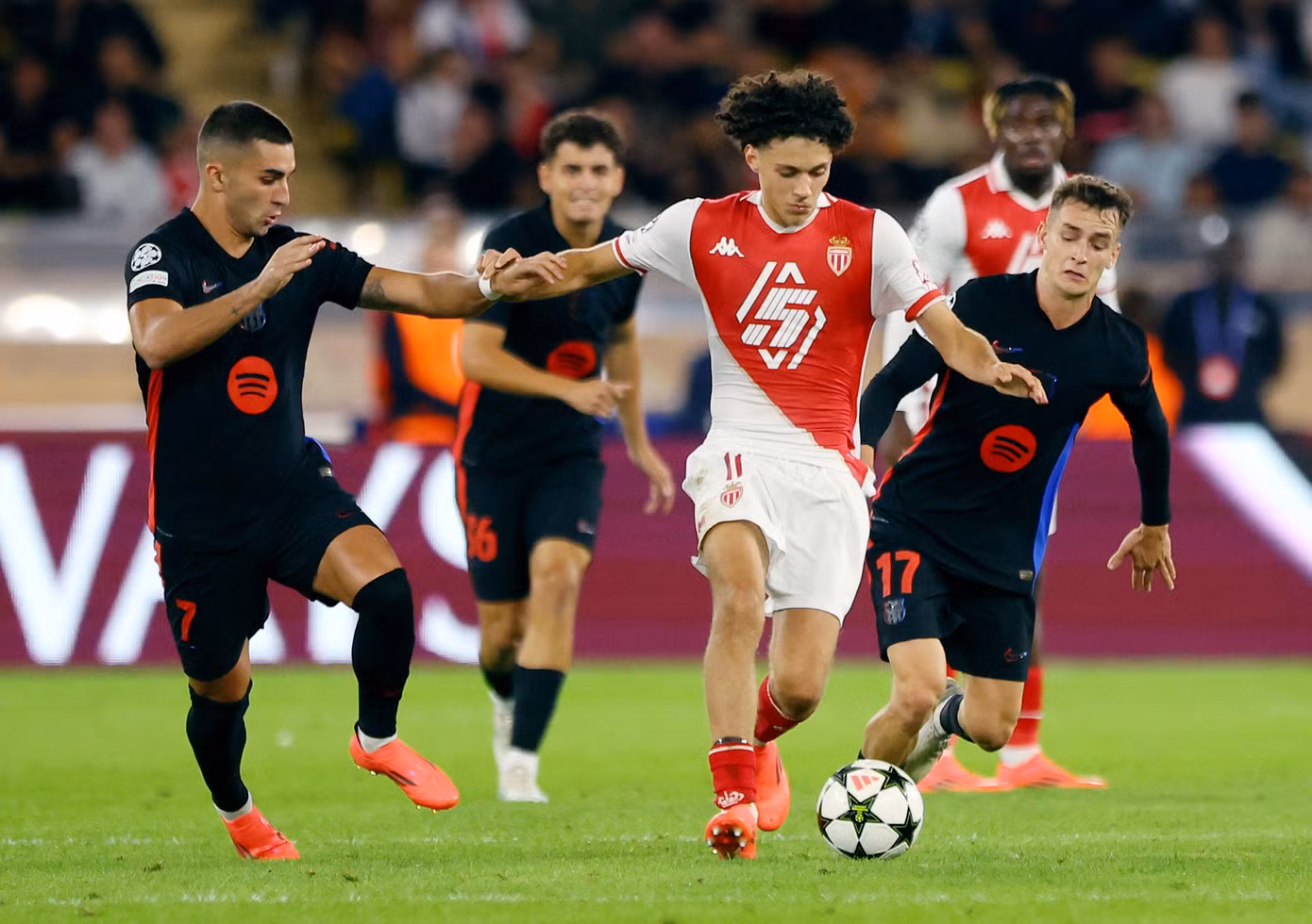 Barcelona bất ngờ bại trận trước Monaco.