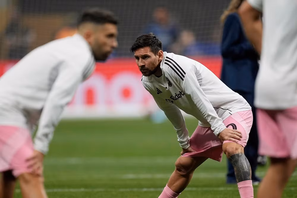 Messi tiếp tục là trung tâm của trận đấu. Ảnh: AP Messi tiếp tục là trung tâm của trận đấu. Ảnh: AP