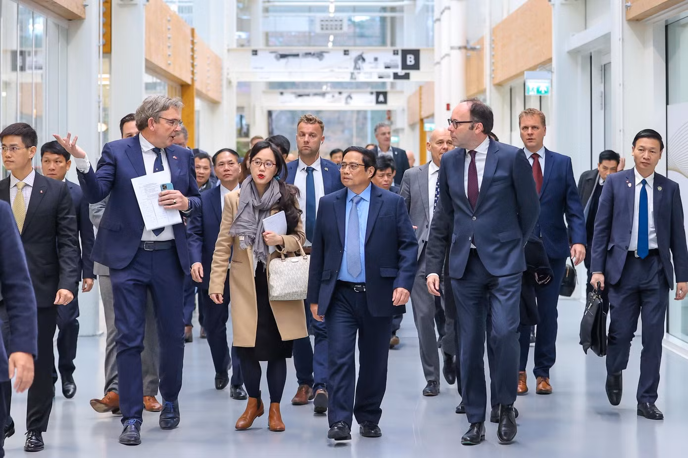 Thủ tướng cũng đề nghị Hà Lan hỗ trợ xây dựng một Brainport tại Hà Nội theo mô hình Brainport tại Eindhoven với quy hoạch, cơ chế, chính sách phù hợp