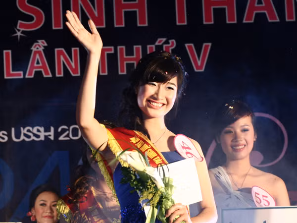 Với Thanh Ly, sành điệu được đánh giá bằng chính năng lực, hiểu biết chứ không phải vì những thứ mang theo trên người