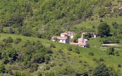 Valle Piola là ngôi làng bị bỏ hoang đặc biệt nhất ở Italia với vẻ nguyên sơ của khung cảnh xung quanh