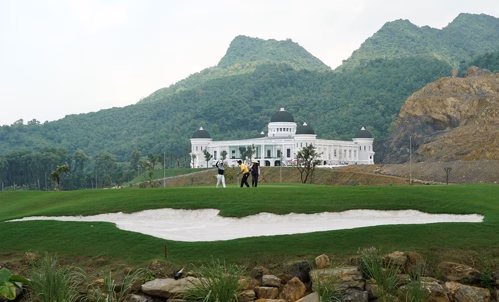 Thanh tra Bộ Xây dựng xử phạt sân golf “khủng” xây dựng trái phép ở Hà Nam ảnh 1
