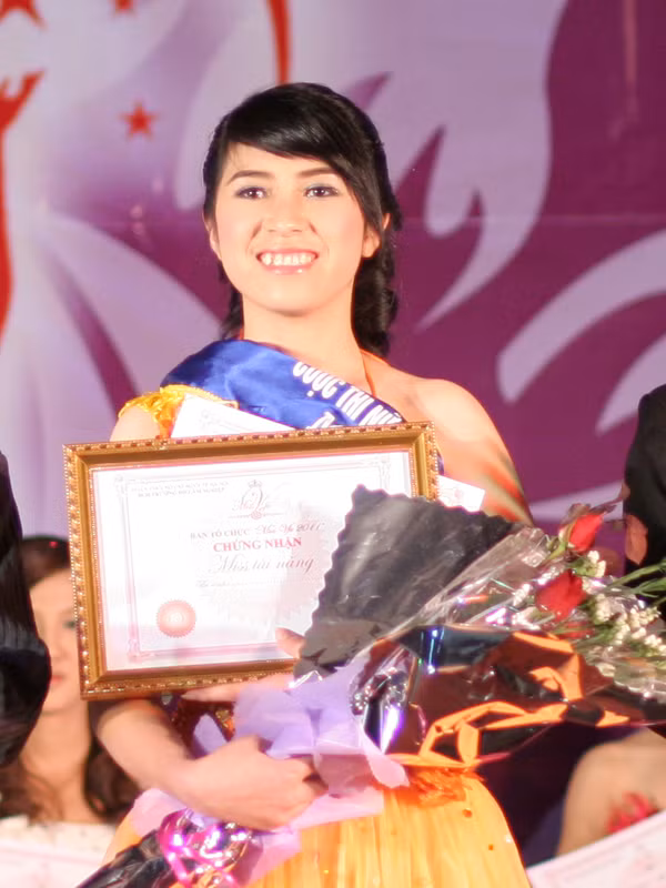 Á khôi 1 Trịnh Trà Giang 