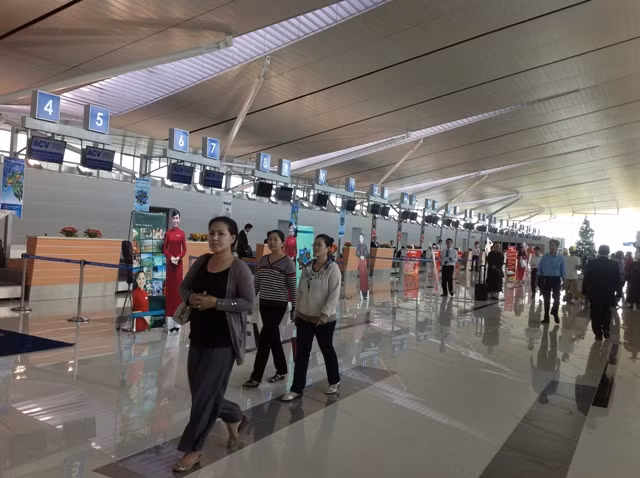 Khu sảnh làm thủ tục