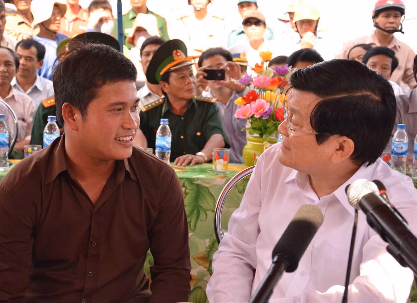 Ca nô Trung Quốc ngăn cản trục vớt tàu cá Việt Nam bị chìm ở Hoàng Sa ảnh 8