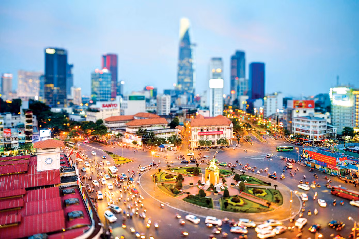 Đốt nén trầm hương ngày đại lễ 30/4, suy ngẫm về vận hội đất nước ảnh 2