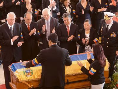 Thi hài Cố Tổng thống Hugo Chavez được chuyển đến bảo tàng quân sự