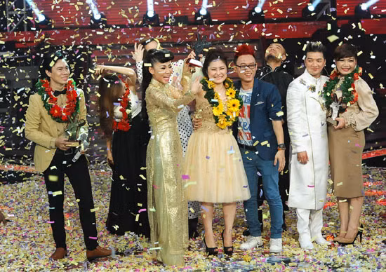 Giây phút đăng quang của Hương Tràm 