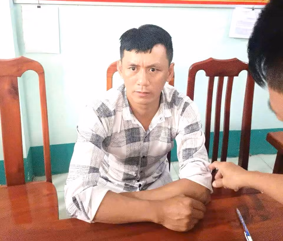 Lê Văn Hiền tại cơ quan công an