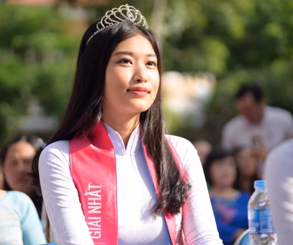 Hoa hậu Đoàn Thiên Ân từng giành giải Nhất Gương mặt Nữ sinh Áo dài 2018.