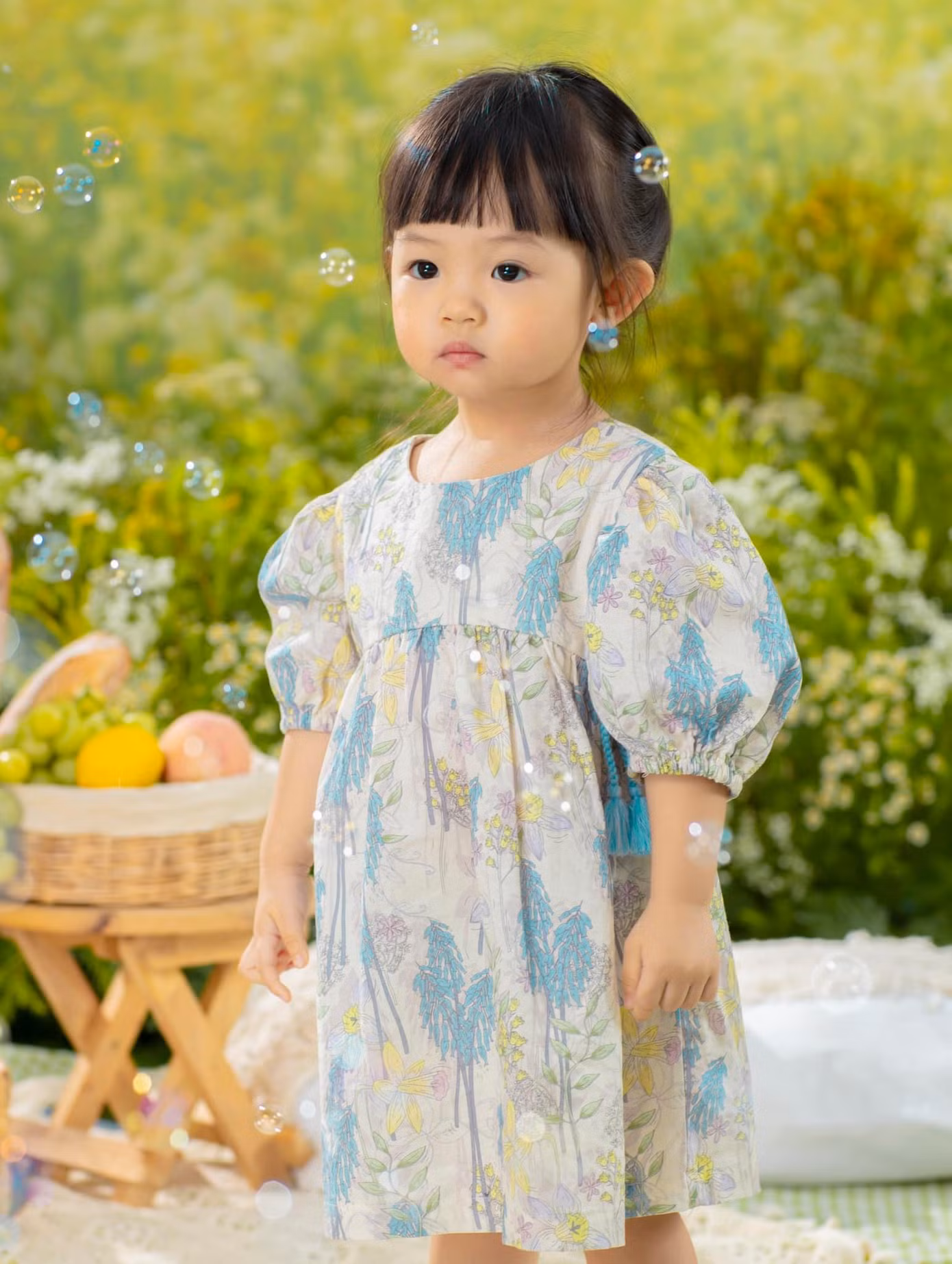 Suchin được đánh giá là sở hữu đường nét gương mặt xinh xắn và càng lớn càng giống bố Cường Đô La.