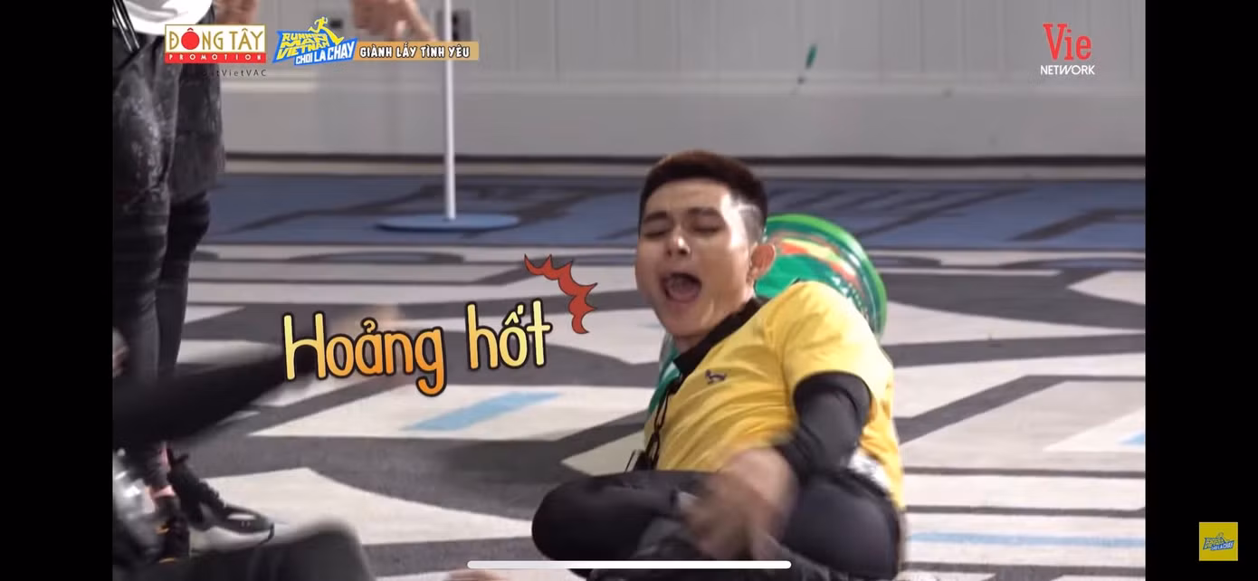 Jun Phạm "khóc thét" trước màn "chơi dơ" của "bé Bỉnh".