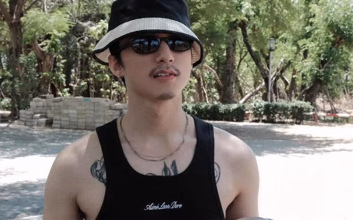 Sơn Tùng M-TP biến hóa với style "ông chú tuổi 30". Sơn Tùng M-TP biến hóa với style "ông chú tuổi 30".