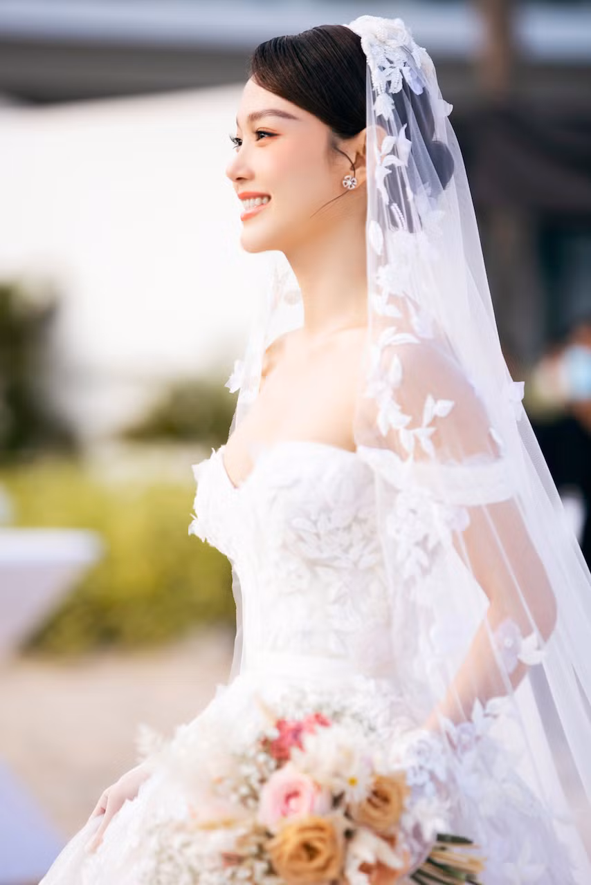 Năm ngoái, cô cùng ông xã doanh nhân đã chính thức "về chung một nhà".