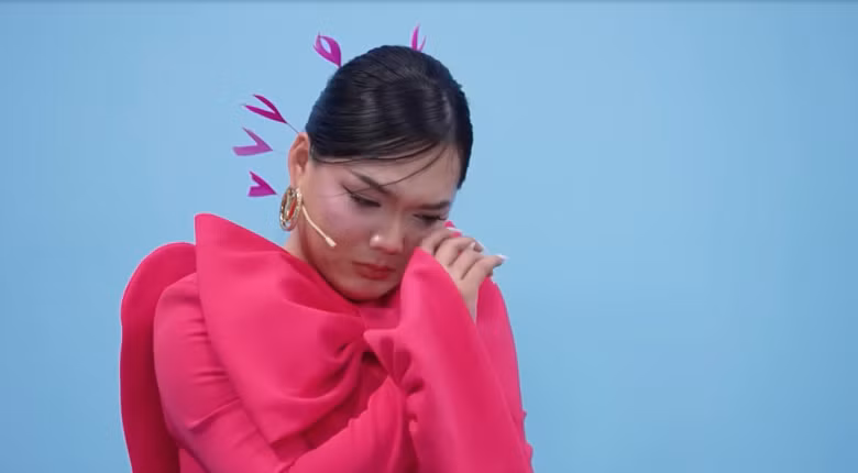 Phạm Thoại xúc động trước màn chia sẻ của Dương Phúc. Phạm Thoại xúc động trước màn chia sẻ của Dương Phúc.