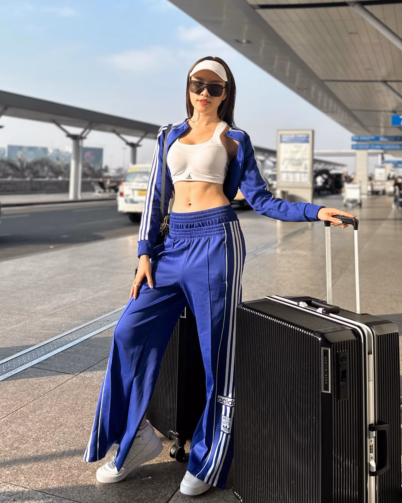 Thanh Thanh Huyền khoe cơ bụng quyến rũ với set thể thao phối cùng áo croptop. Thanh Thanh Huyền khoe cơ bụng quyến rũ với set thể thao phối cùng áo croptop.