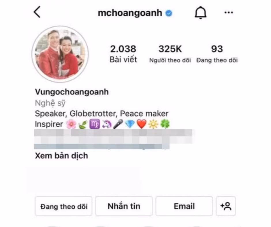 Trước đây, Hoàng Oanh vẫn giữ ảnh đại diện là hình cưới của cô và ông xã ngoại quốc. Trước đây, Hoàng Oanh vẫn giữ ảnh đại diện là hình cưới của cô và ông xã ngoại quốc.