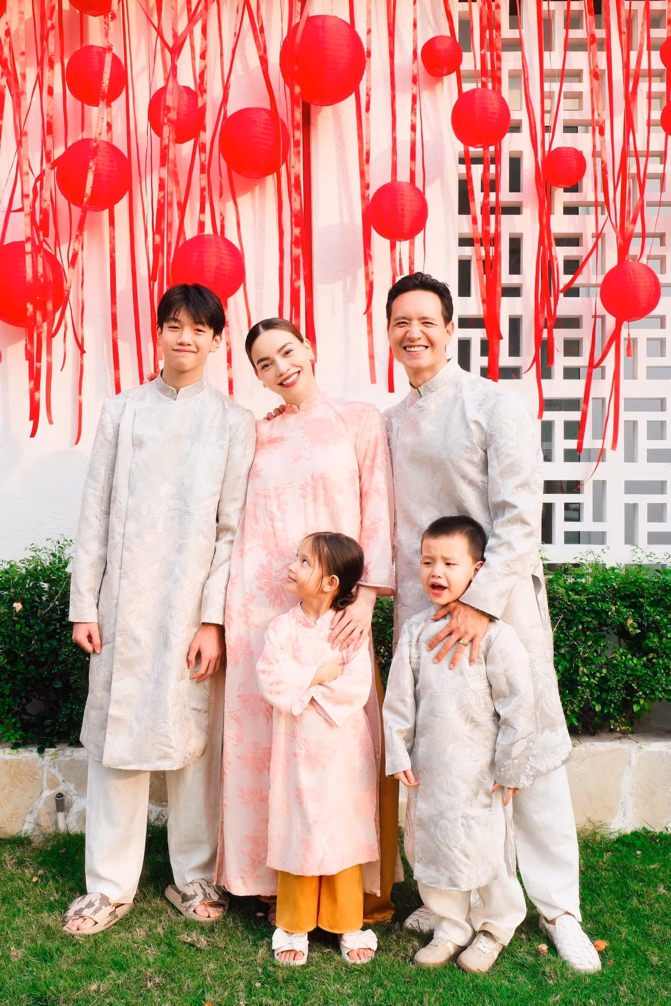 Bộ ảnh Tết gia đình của Hồ Ngọc Hà - Kim Lý.