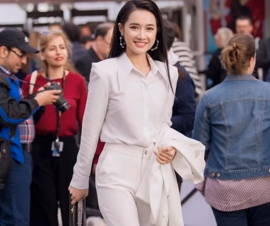 Trang phục nhẹ nhàng của Nhã Phương tại LHP Cannes lần thứ 71.