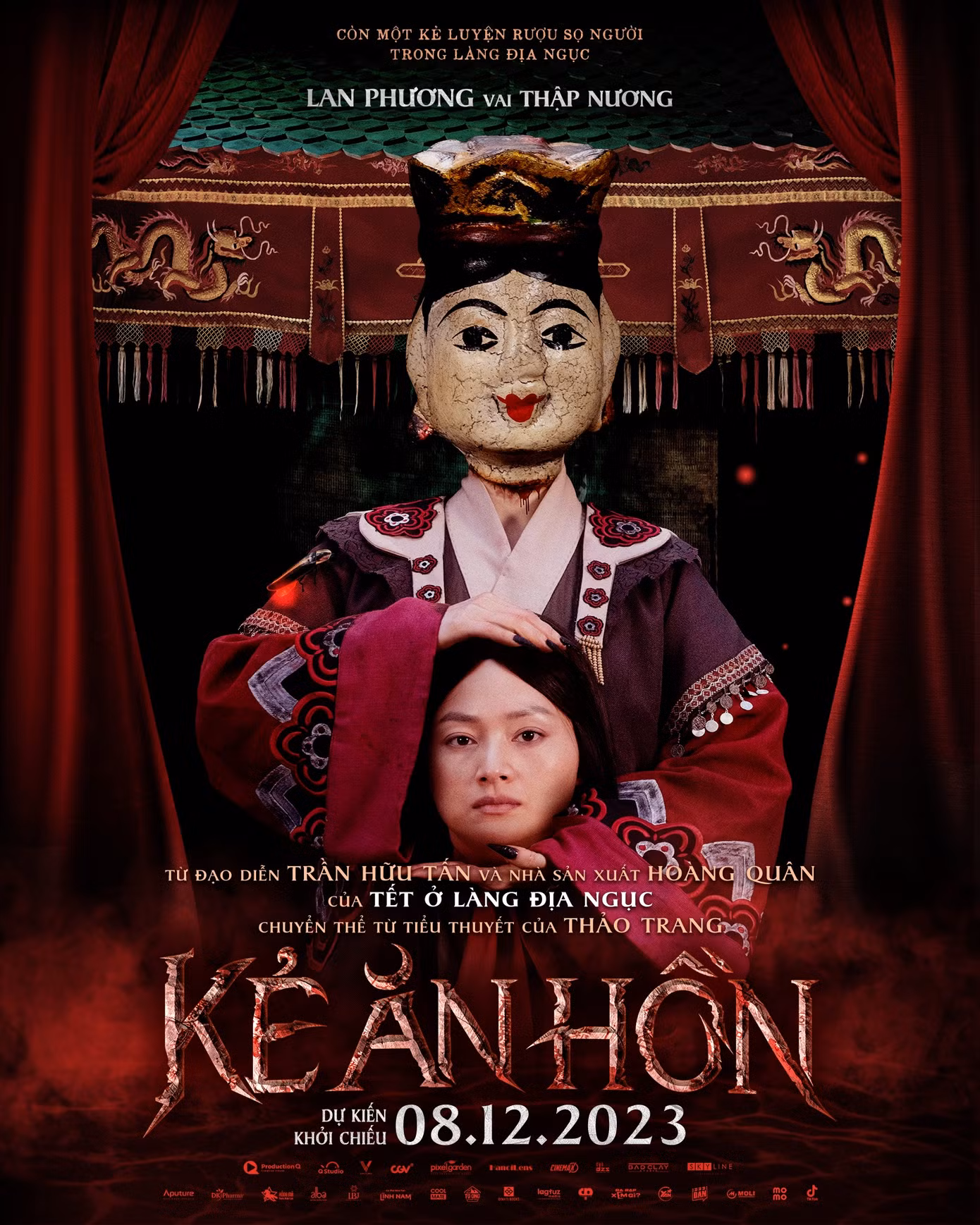 “Thập Nương” Lan Phương với tạo hình đậm màu sắc kỳ ảo, đóng vai trò quan trọng nhất liên quan đến cổ thuật Rượu Sọ Người trong phim. “Thập Nương” Lan Phương với tạo hình đậm màu sắc kỳ ảo, đóng vai trò quan trọng nhất liên quan đến cổ thuật Rượu Sọ Người trong phim.
