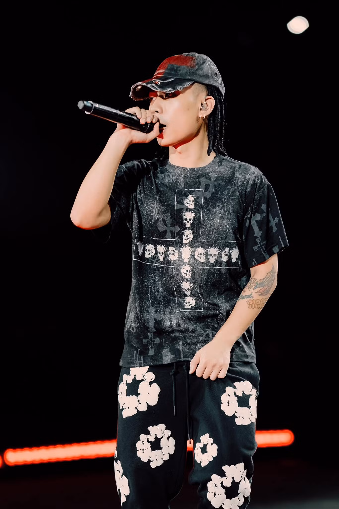 Wxrdie (Nam Hải) là cái tên thân quen đối với khán giả trẻ. Nam rapper theo đuổi dòng nhạc trap và thường xuyên kết hợp với các tên tuổi đình đám như RHYDER, wokeup, Gill,...