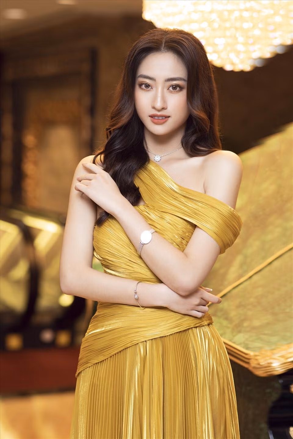 Hoa hậu Lương Thùy Linh trở thành giảng viên đại học ở tuổi 22.