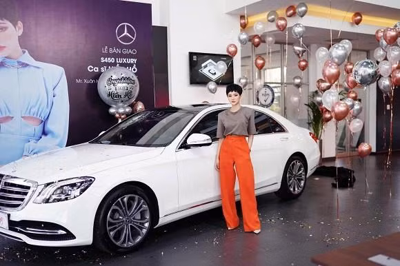 Năm 2020, Hiền Hồ cũng tậu cho mình một chiếc xế hộp tiền tỷ màu trắng.