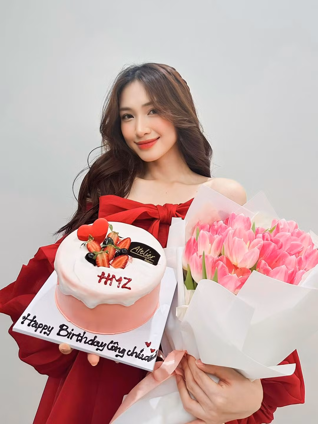 Hòa Minzy xinh đẹp trong bộ ảnh đón sinh nhật tuổi 28.