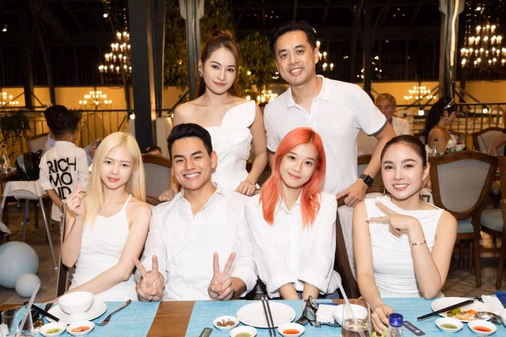 Bữa tiệc quy tụ dàn sao đình đám. Bữa tiệc quy tụ dàn sao đình đám.