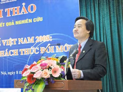 PGS.TS Phạm Xuân Nhạ phát biểu tại một hội thảo kinh tế