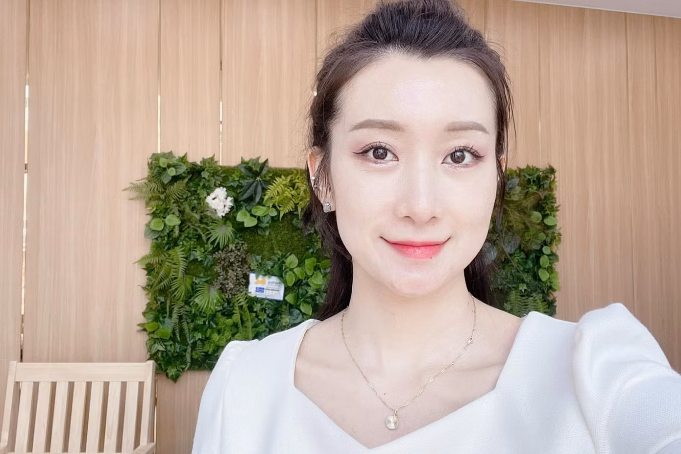 Chị Huỳnh Chơn Phương trẻ trung, tươi tắn. Chị Huỳnh Chơn Phương trẻ trung, tươi tắn.