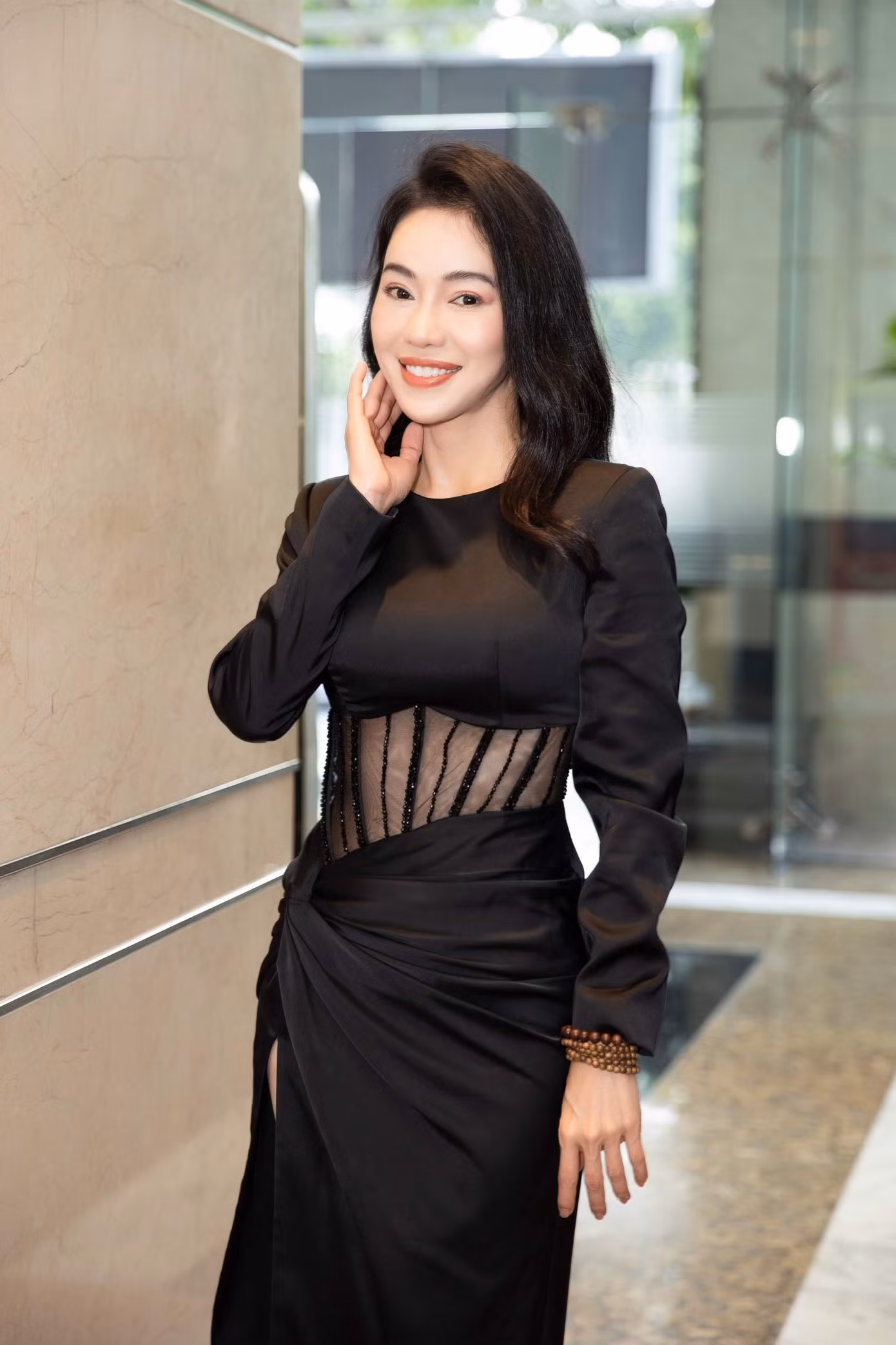 Bà Phạm Kim Dung, đại diện của công ty Sen Vàng, đơn vị đồng tổ chức cuộc thi Hoa hậu Việt Nam 2022 chia sẻ: "Các cô gái đừng ngần ngại để trở thành một Đỗ Mỹ Linh, Tiểu Vy, Đỗ Thị Hà thứ hai". Bà Phạm Kim Dung, đại diện của công ty Sen Vàng, đơn vị đồng tổ chức cuộc thi Hoa hậu Việt Nam 2022 chia sẻ: "Các cô gái đừng ngần ngại để trở thành một Đỗ Mỹ Linh, Tiểu Vy, Đỗ Thị Hà thứ hai".