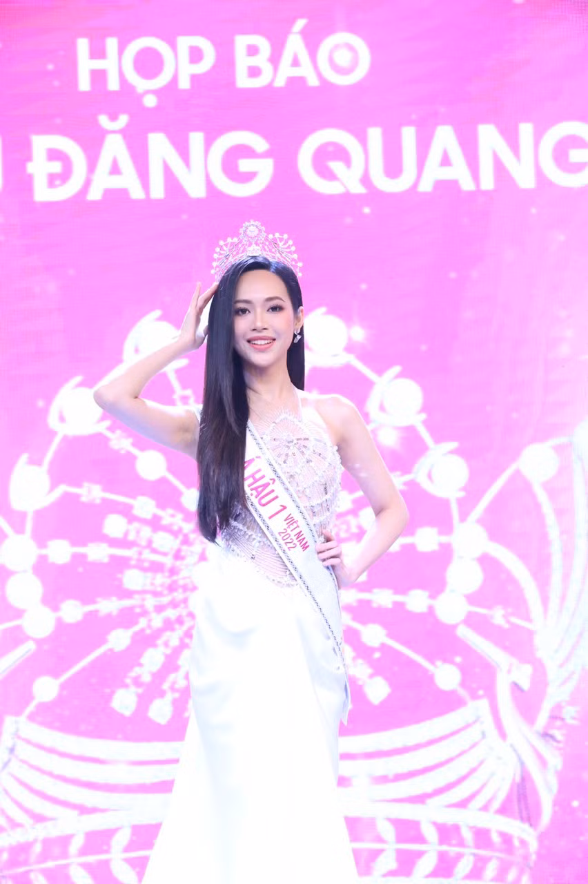 Á hậu 1 Trịnh Thùy Linh sở hữu vóc dáng cân đối với số đo hoàn hảo.