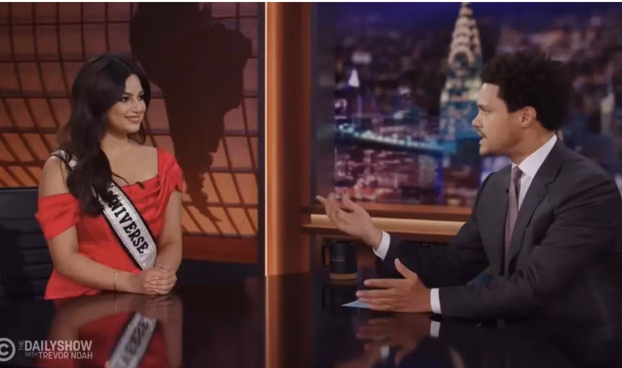 Harnaaz Sandhu xuất hiện rạng rỡ trong một talkshow gần đây. Harnaaz Sandhu xuất hiện rạng rỡ trong một talkshow gần đây.